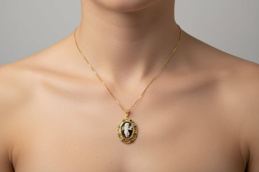 Collana in Cammeo incisione Putto