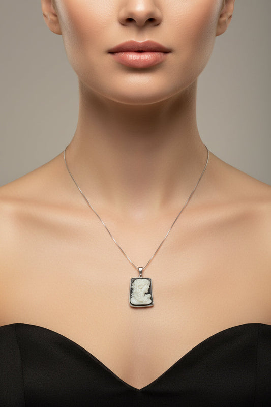 Pendente in Cammeo Artistico incisione Profilo di Donna