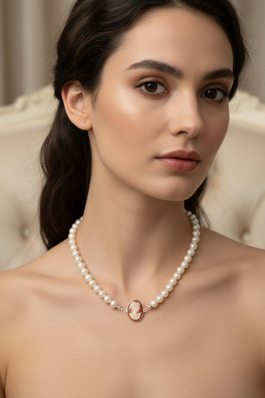 Collana in Perle e Cammeo incisione Volto di Donna