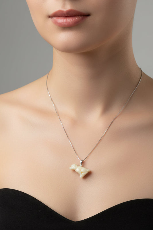 Pendente in Corallo Bianco "Cane"