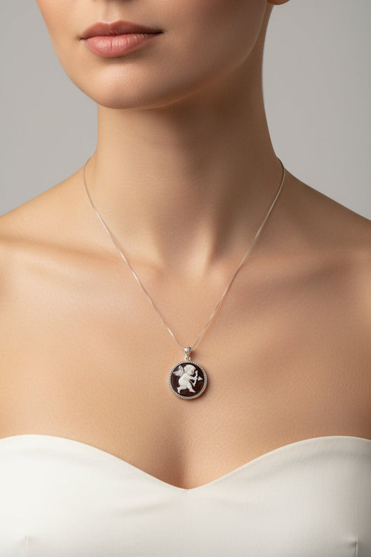 Collana in Cammeo incisione "Putto"