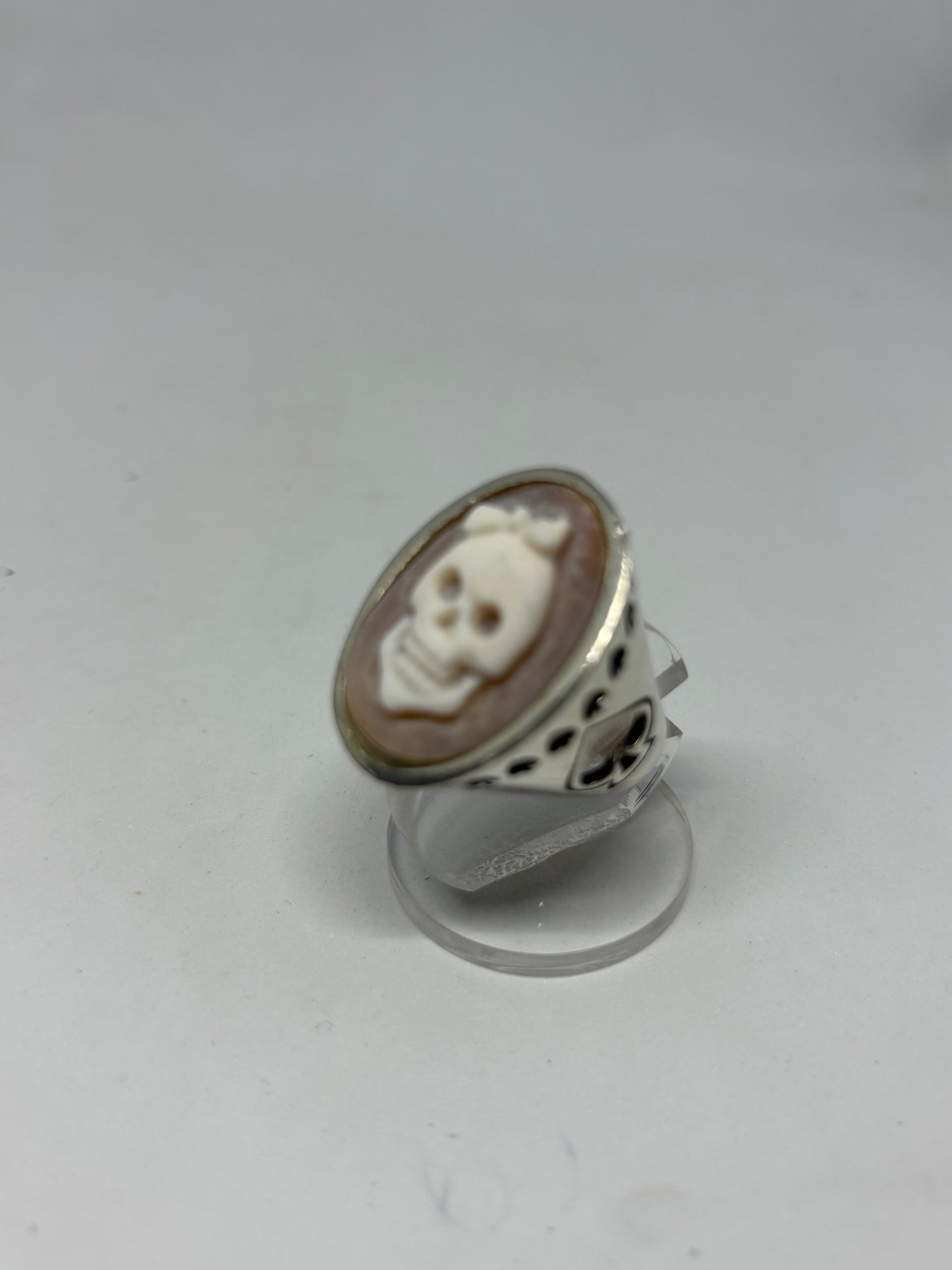 Anello in Cammeo Incisione "Teschio con Fiocco"