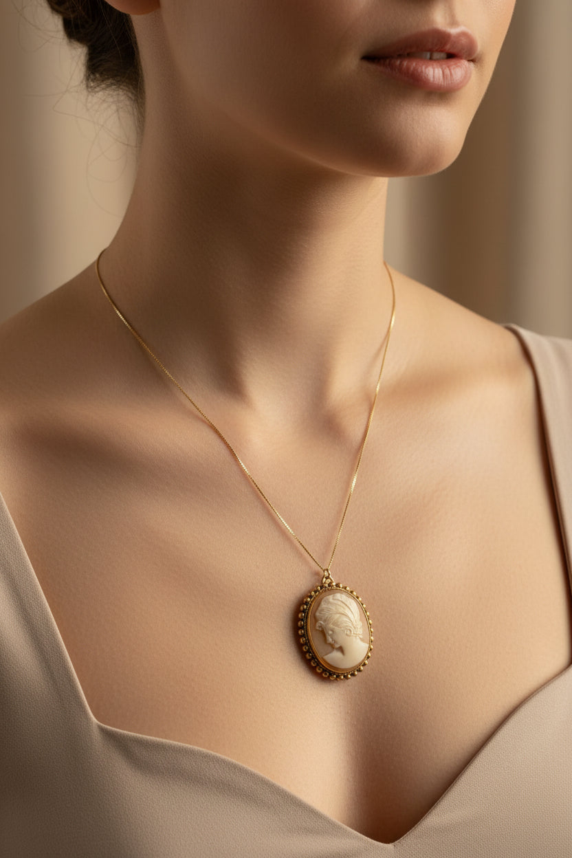 Pendente in Cammeo incisione "Profilo di Donna"