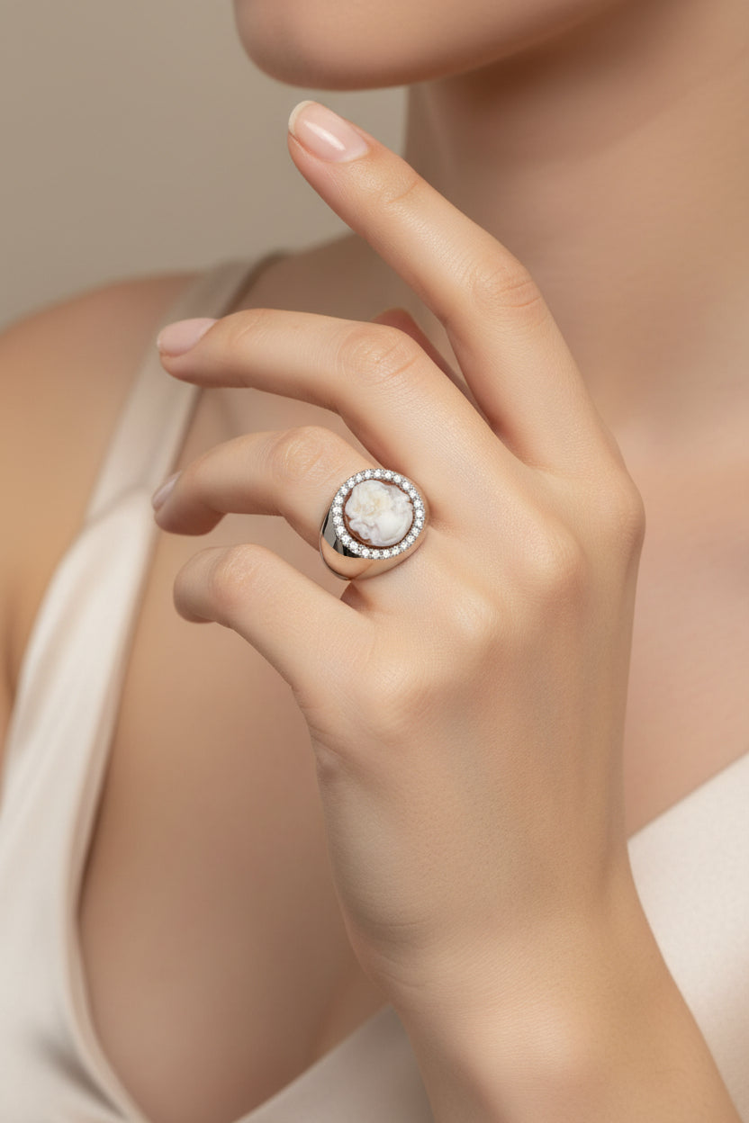 Anello in Cammeo Artistico incisione "Volto di Donna"