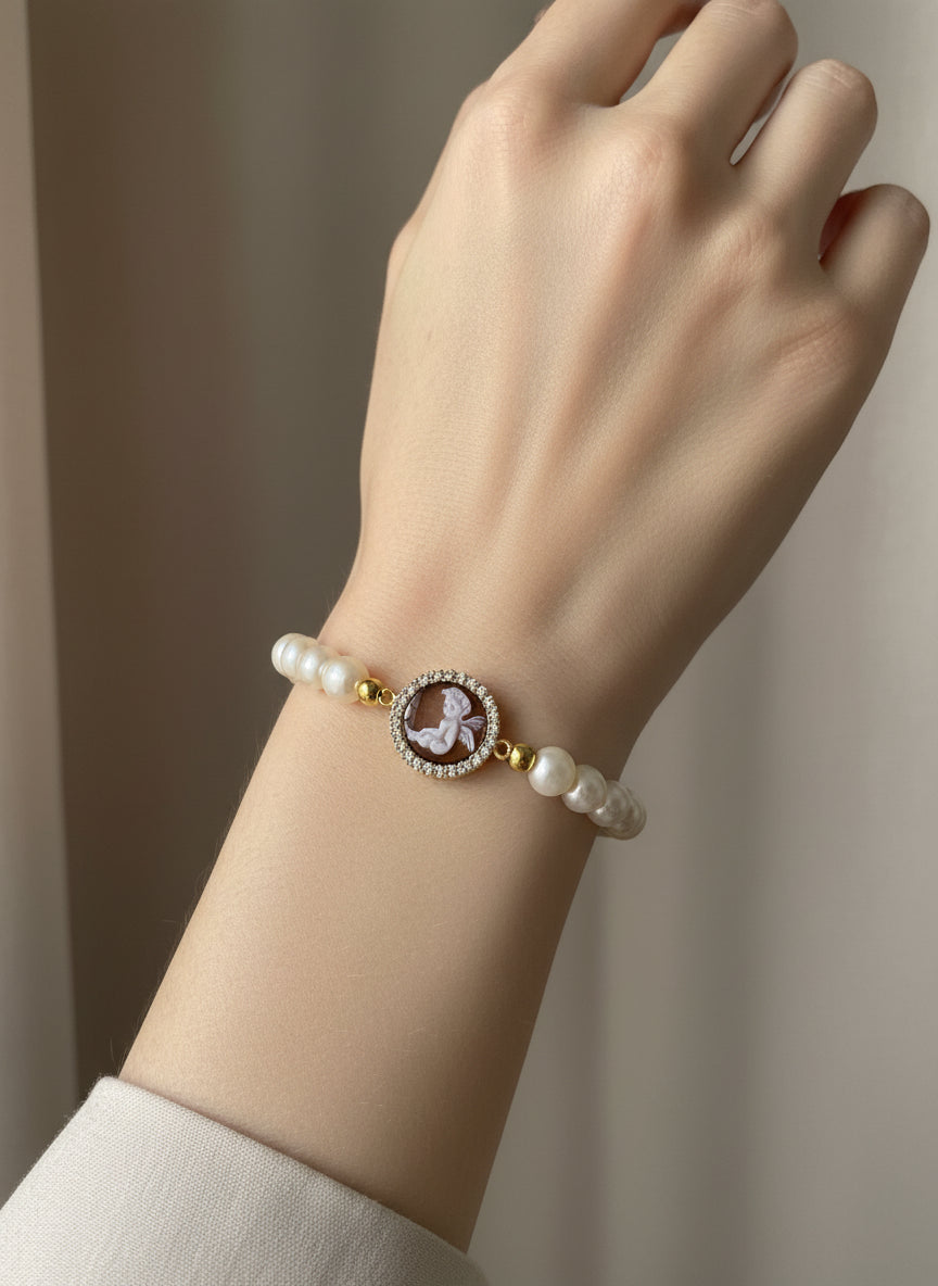 Bracciale in Perle e Cammeo incisione "Putto"
