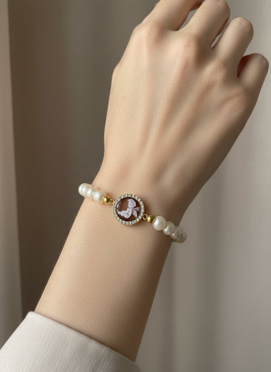Bracciale in Perle e Cammeo incisione "Putto"
