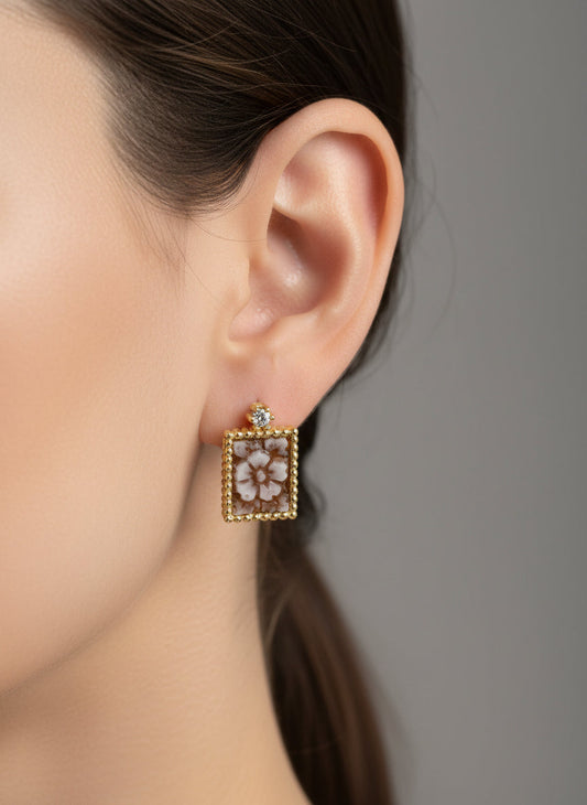 Orecchini in Cammeo incisione "Fiore"