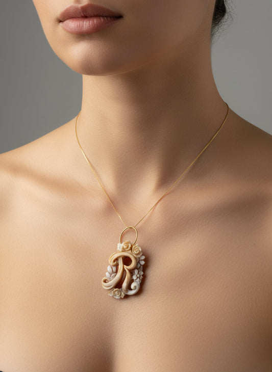 Pendente in Cammeo incisione "Lettere" R