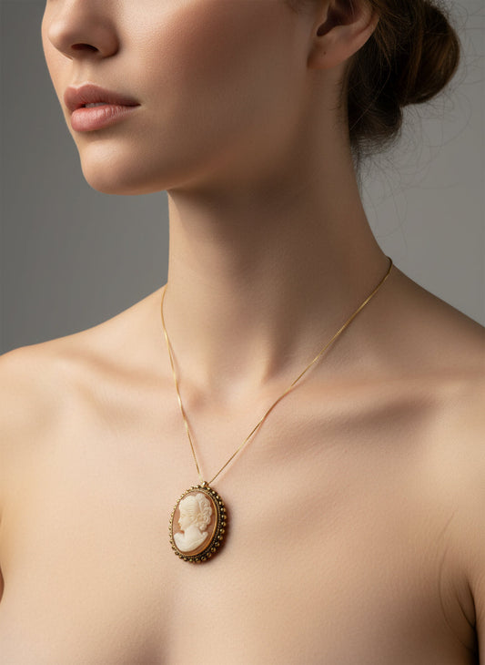 Pendente in Cammeo incisione "Profilo di Donna"