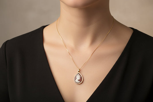 Collana in Cammeo incisione "Profilo di Donna"