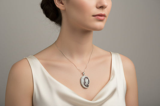 Pendente in Cammeo incisione "Luna"