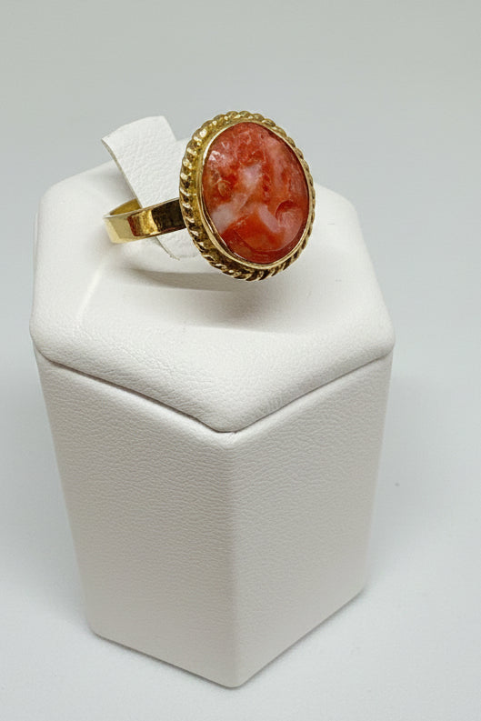 Anello in corallo incisione Volto di Donna