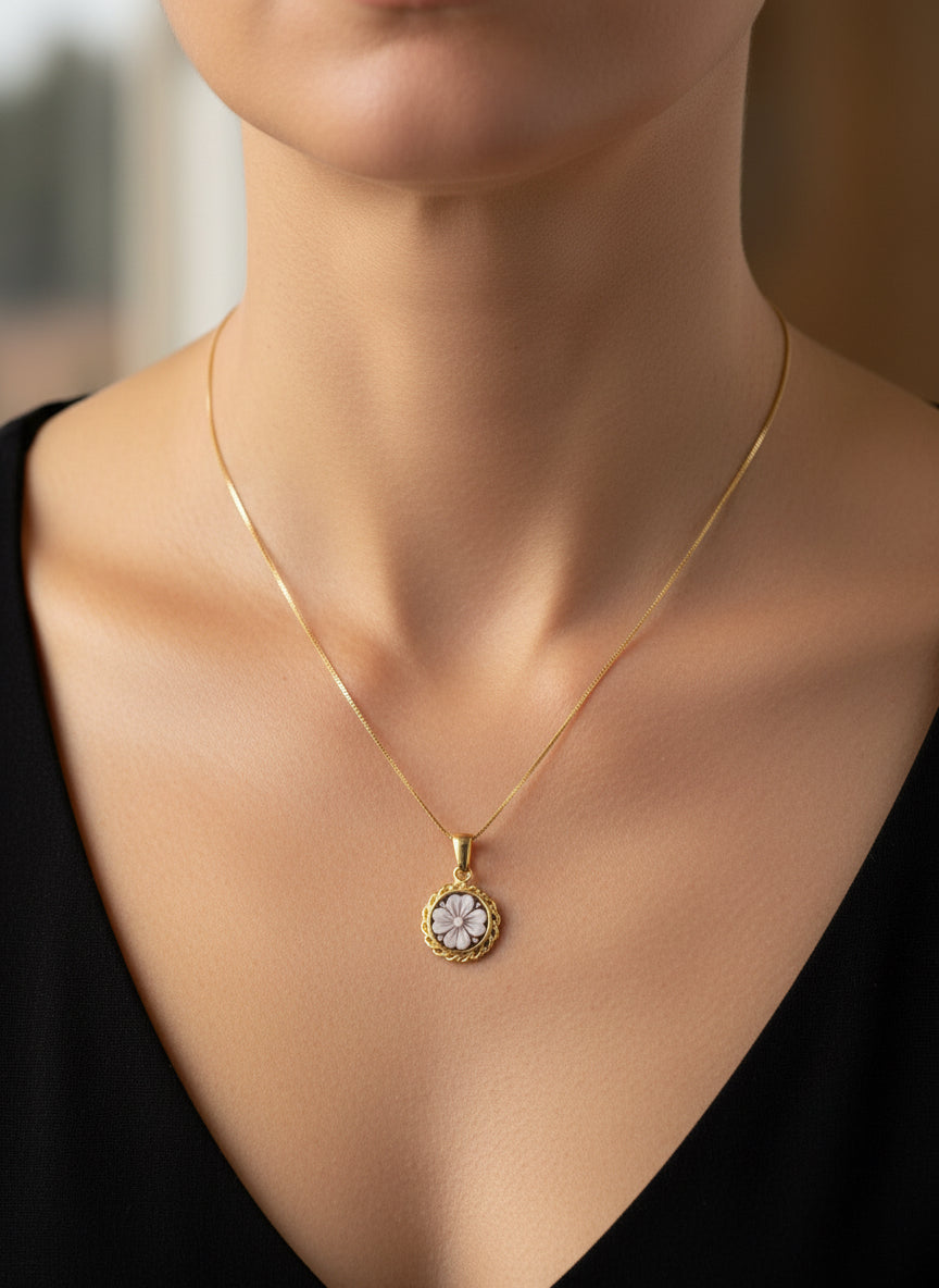Collana in Cammeo incisione "Fiore"