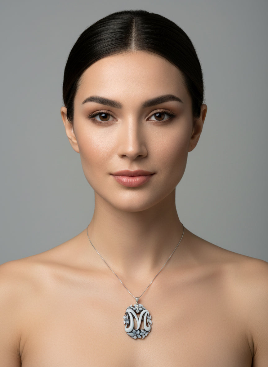 Pendente in Cammeo incisione "Lettere" M