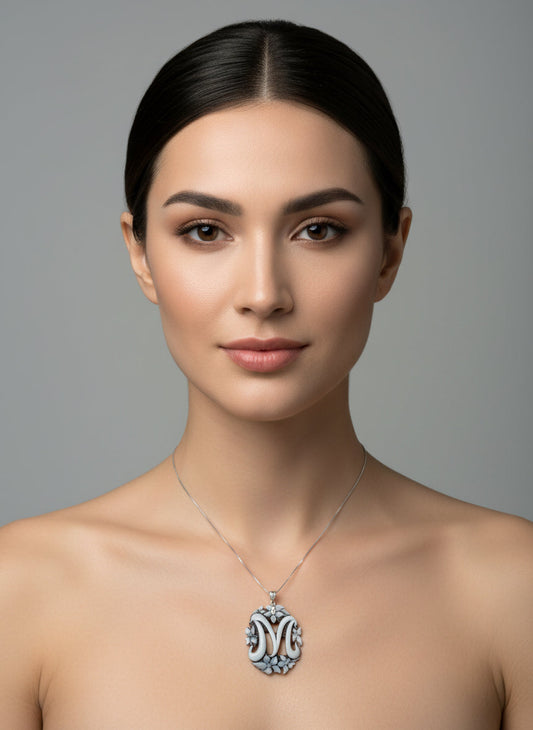 Pendente in Cammeo incisione "Lettere" M