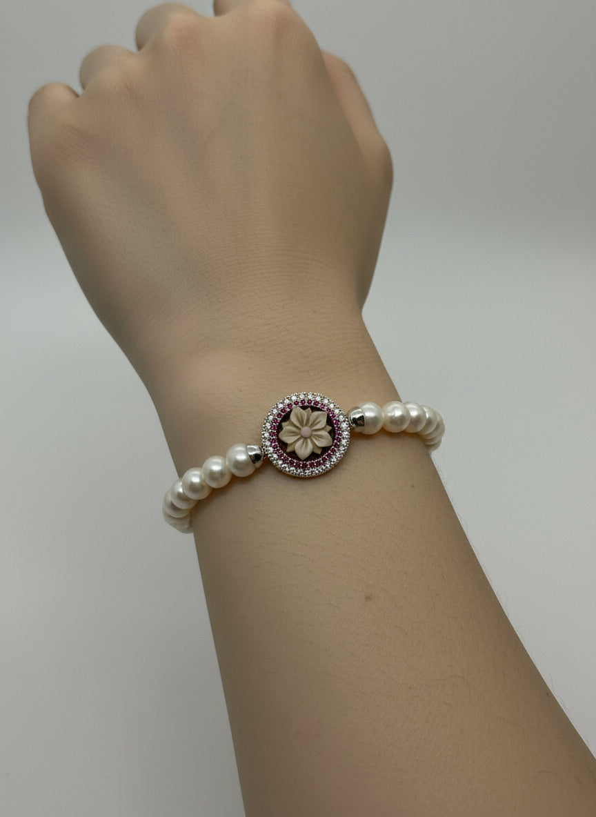Bracciali in Perle e Cammeo incisione "Fiore"