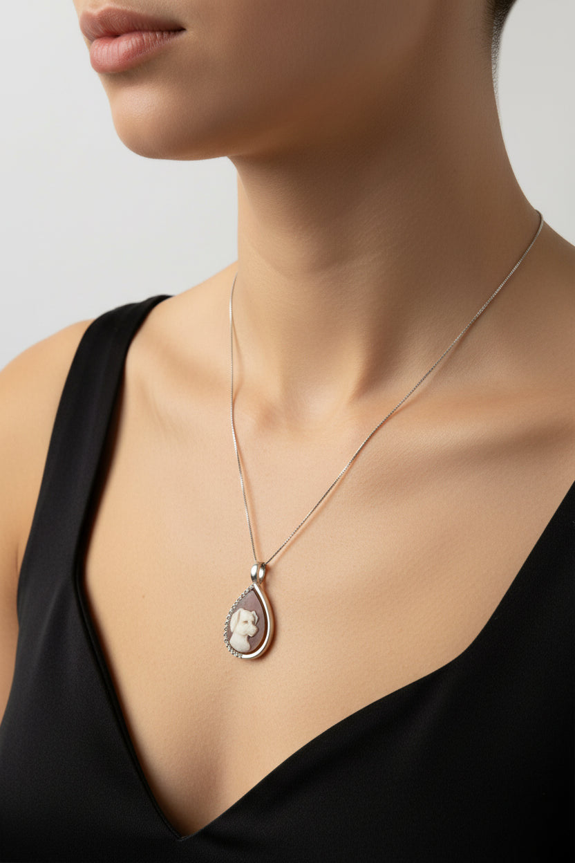 Collana in Cammeo incisione "Cane"