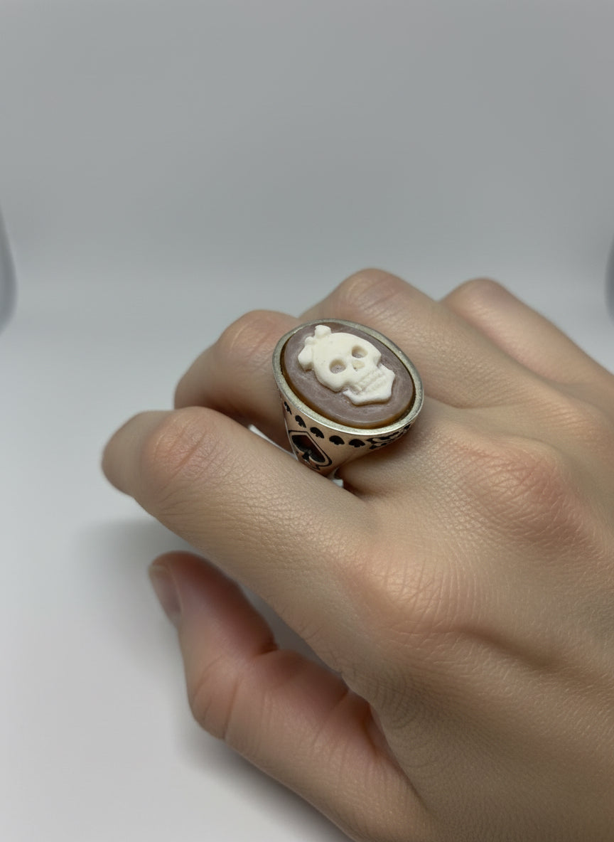 Anello in Cammeo Incisione "Teschio con Fiocco"