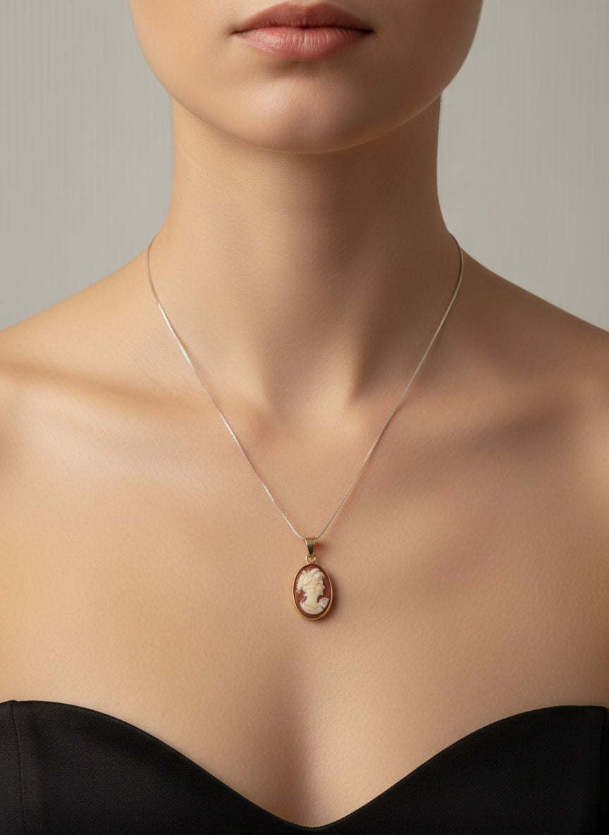 Pendente in Cammeo incisione "Profilo di Donna"