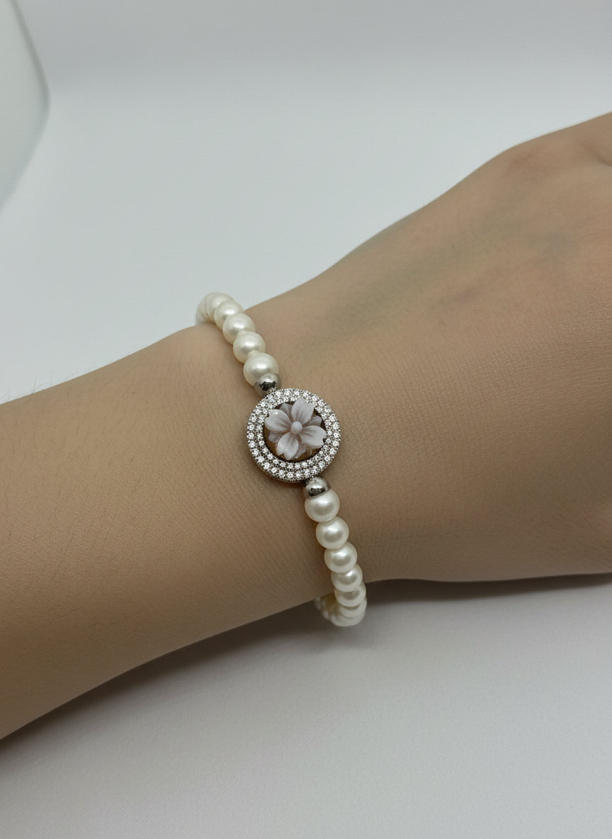 Bracciali in Perle e Cammeo incisione "Fiore"