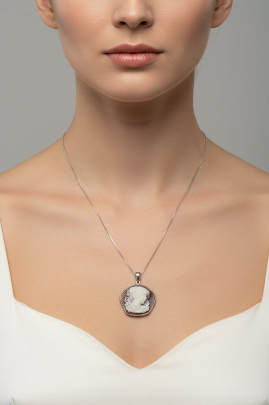 Pendente in Cammeo Artistico incisione "Profilo di Donna"