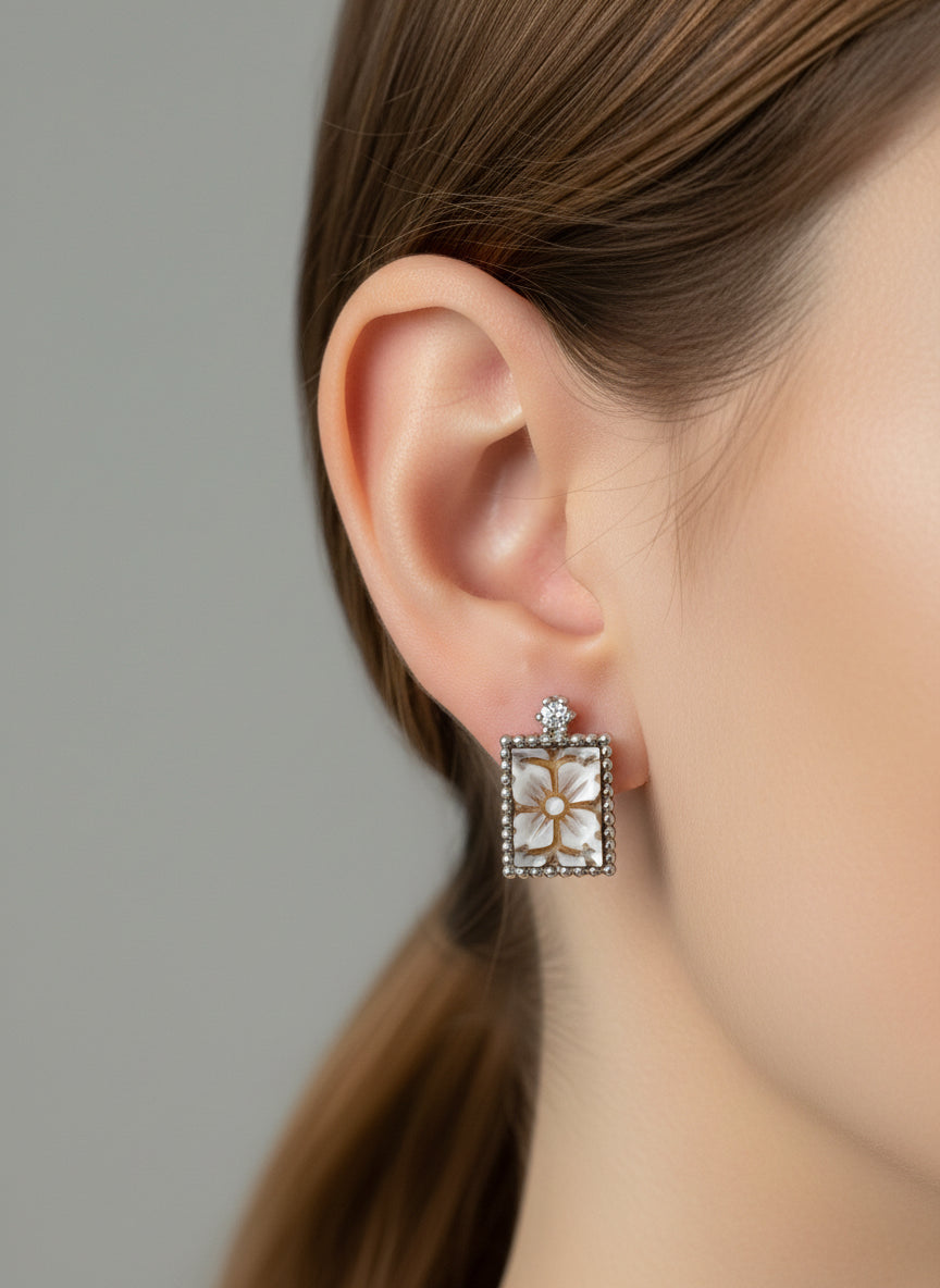 Orecchini in Cammeo incisione "Fiore"