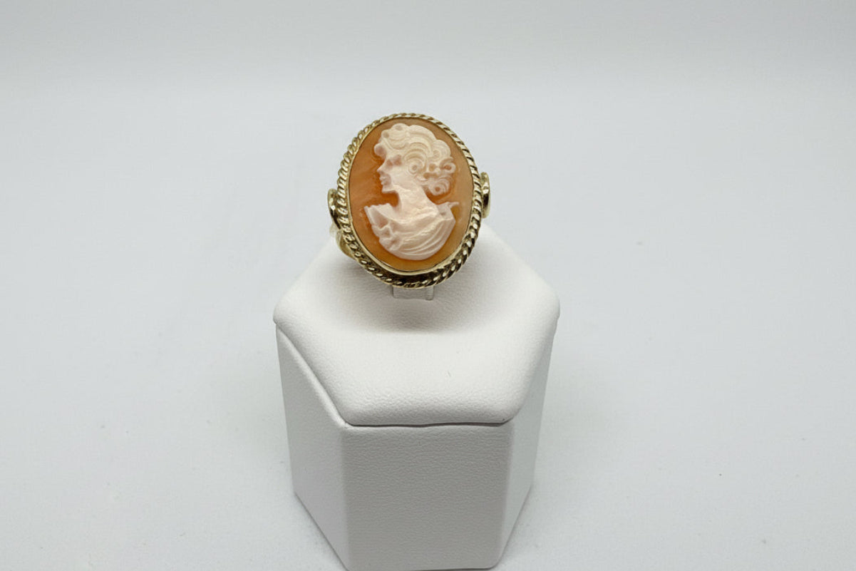 Anello in Cammeo incisione "Profilo di Donna"