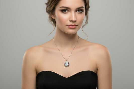 Collana in Cammeo incisione "Profilo di Donna"