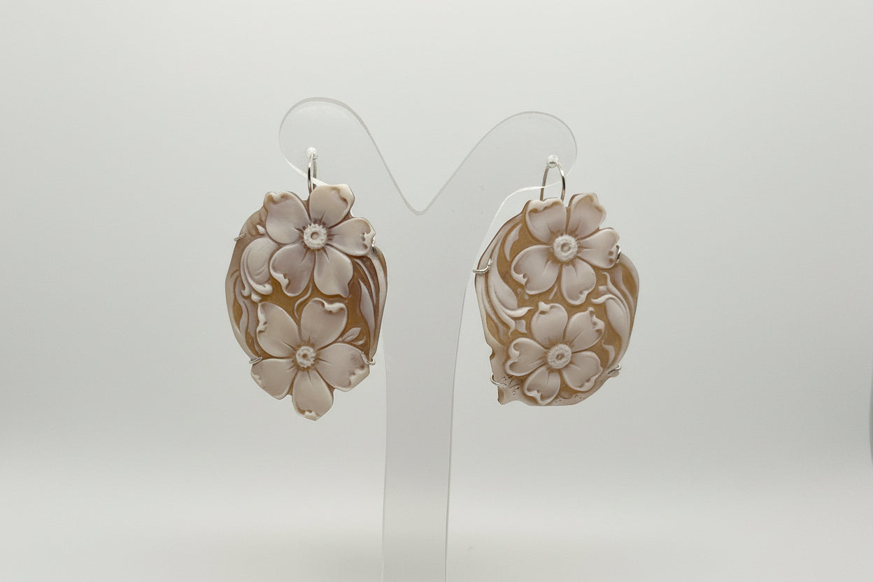 Orecchini in Cammeo incisione Fiore