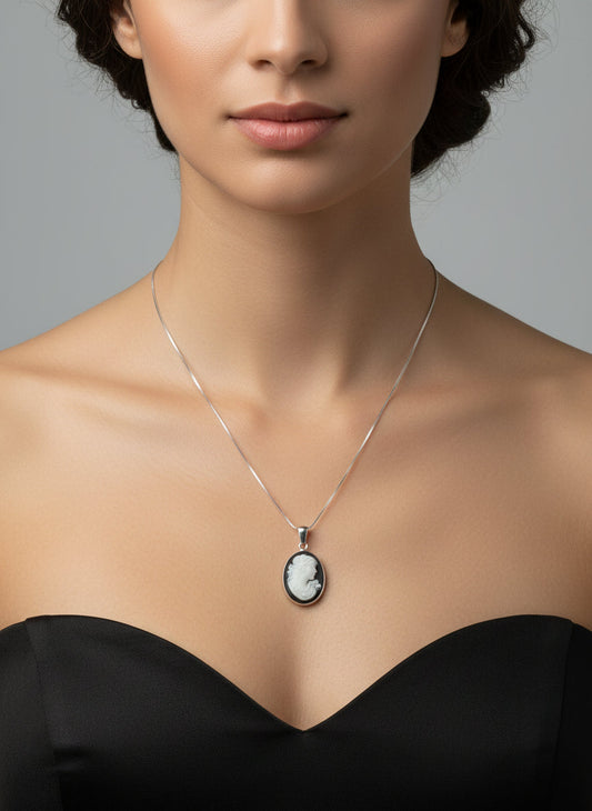 Pendente in Cammeo Artistico incisione "Profilo di Donna"