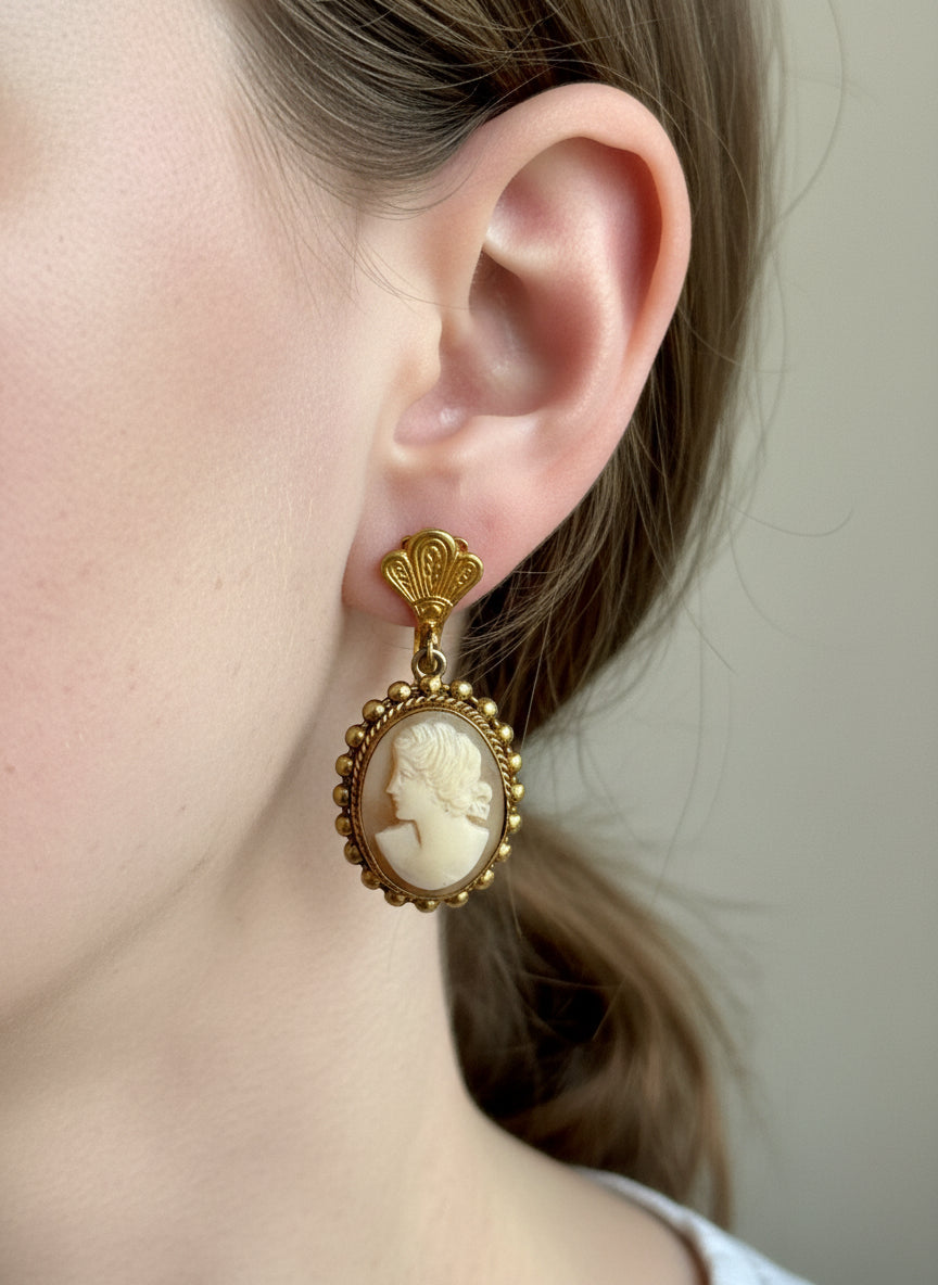 Orecchini in Cammeo Antico incisione "Profilo di Donna"
