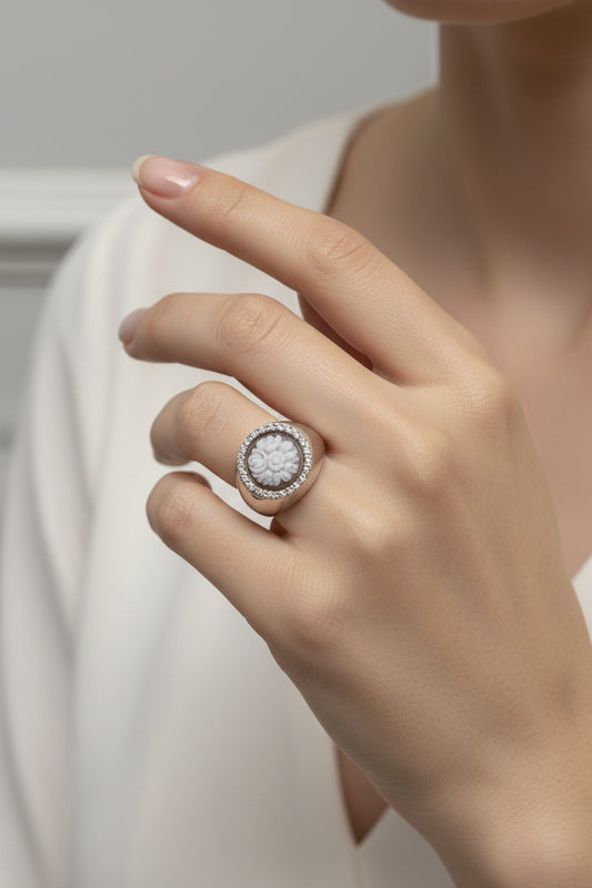 Anello Cammeo Artigianale – Fiori, Sardonica e Argento 925