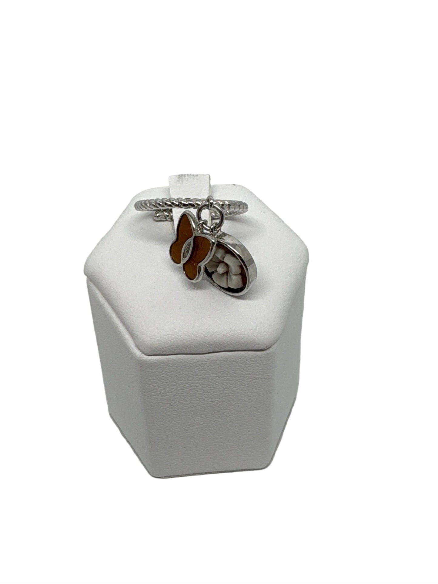 Anello con Charms in Cammeo e Argento incisione "Fiori"