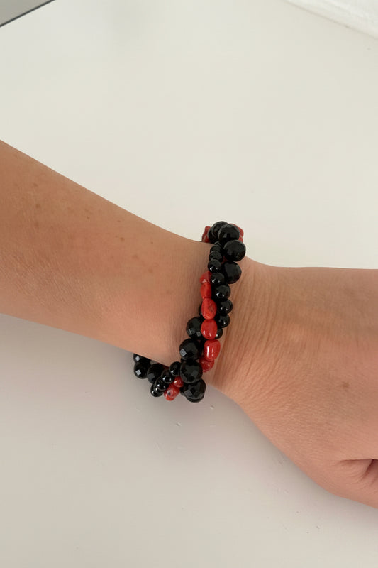 Bracciale Artigianale – Corallo del Mediterraneo e Agata Nera, Argento Dorato 925