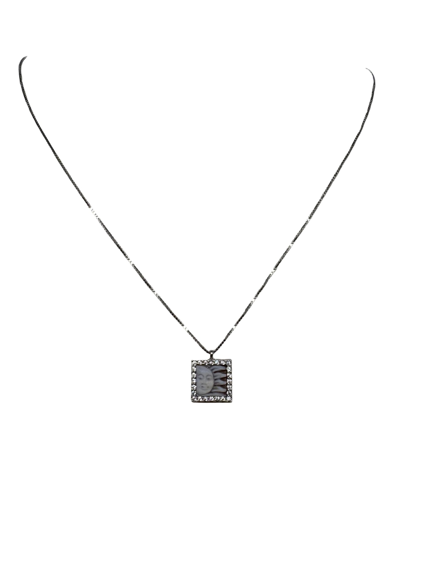 Collana in Cammeo incisione "Sole"