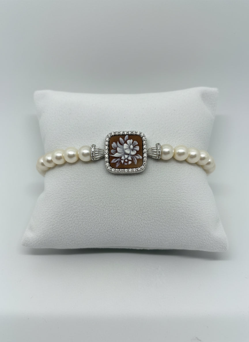 Bracciale in Perle e Cammeo incisione "Fiore"