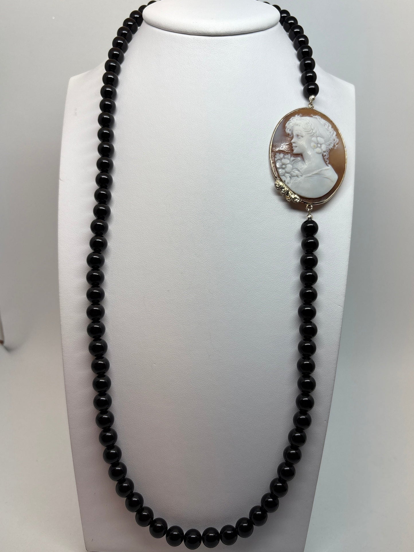 Collana in Agata e Cammeo incisione "Profilo di Donna"