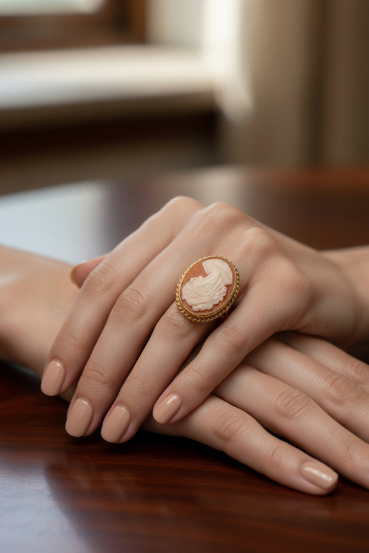 Anello in Cammeo incisione Volto di Donna
