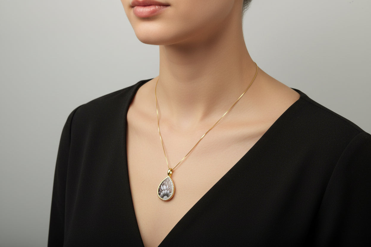 Collana in Cammeo incisione "Fiore"