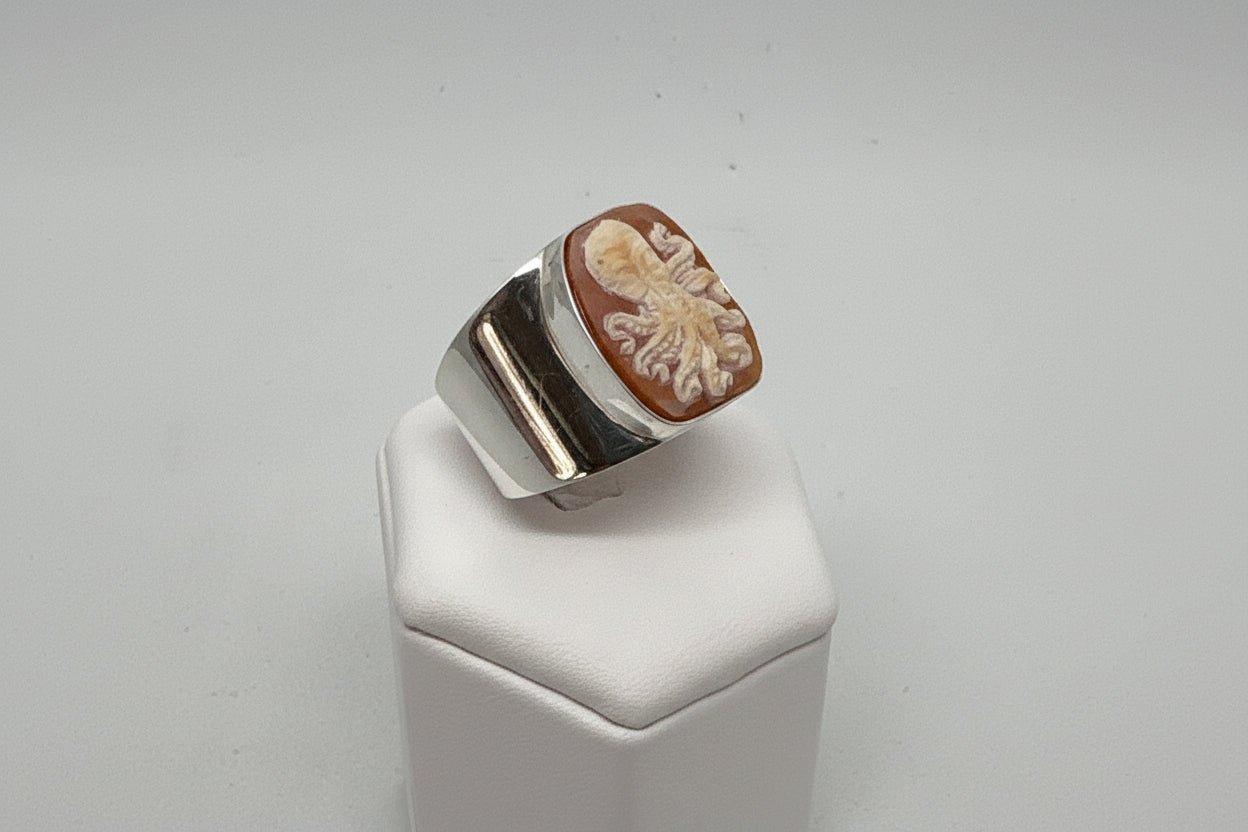 Anello in Cammeo Artistico incisione "Polpo"