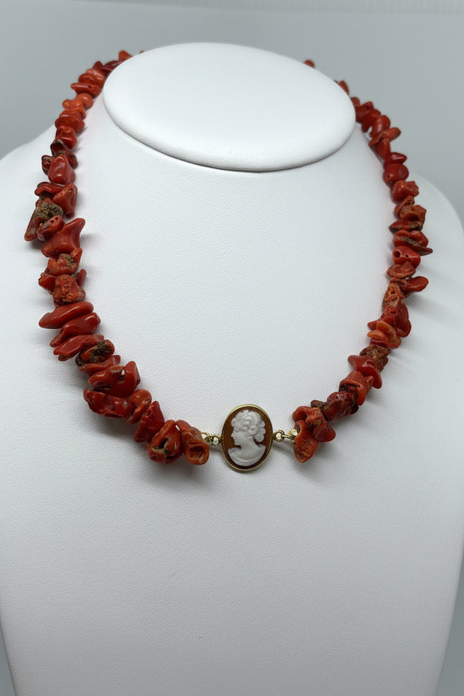 Collana in Corallo e Cammeo incisione Volto di Donna