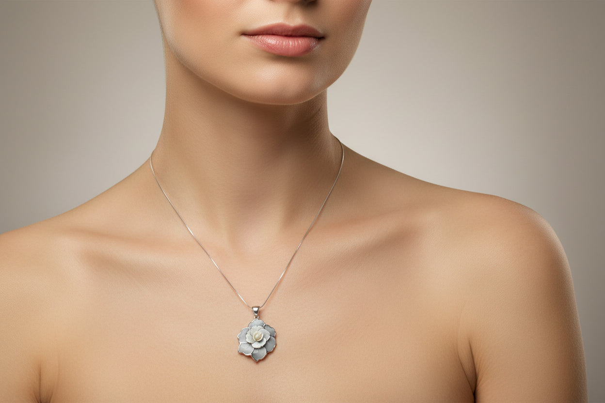 Pendente in Cammeo incisione "Fiore"