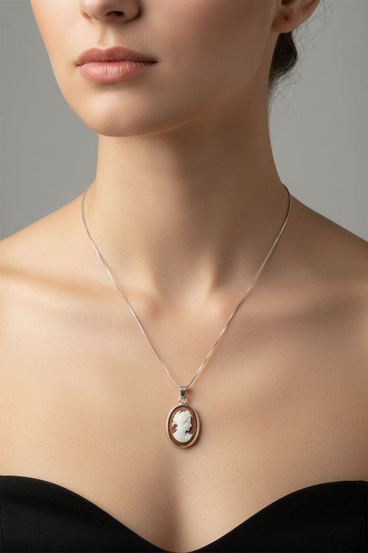 Pendente in Cammeo incisione Volto di Donna
