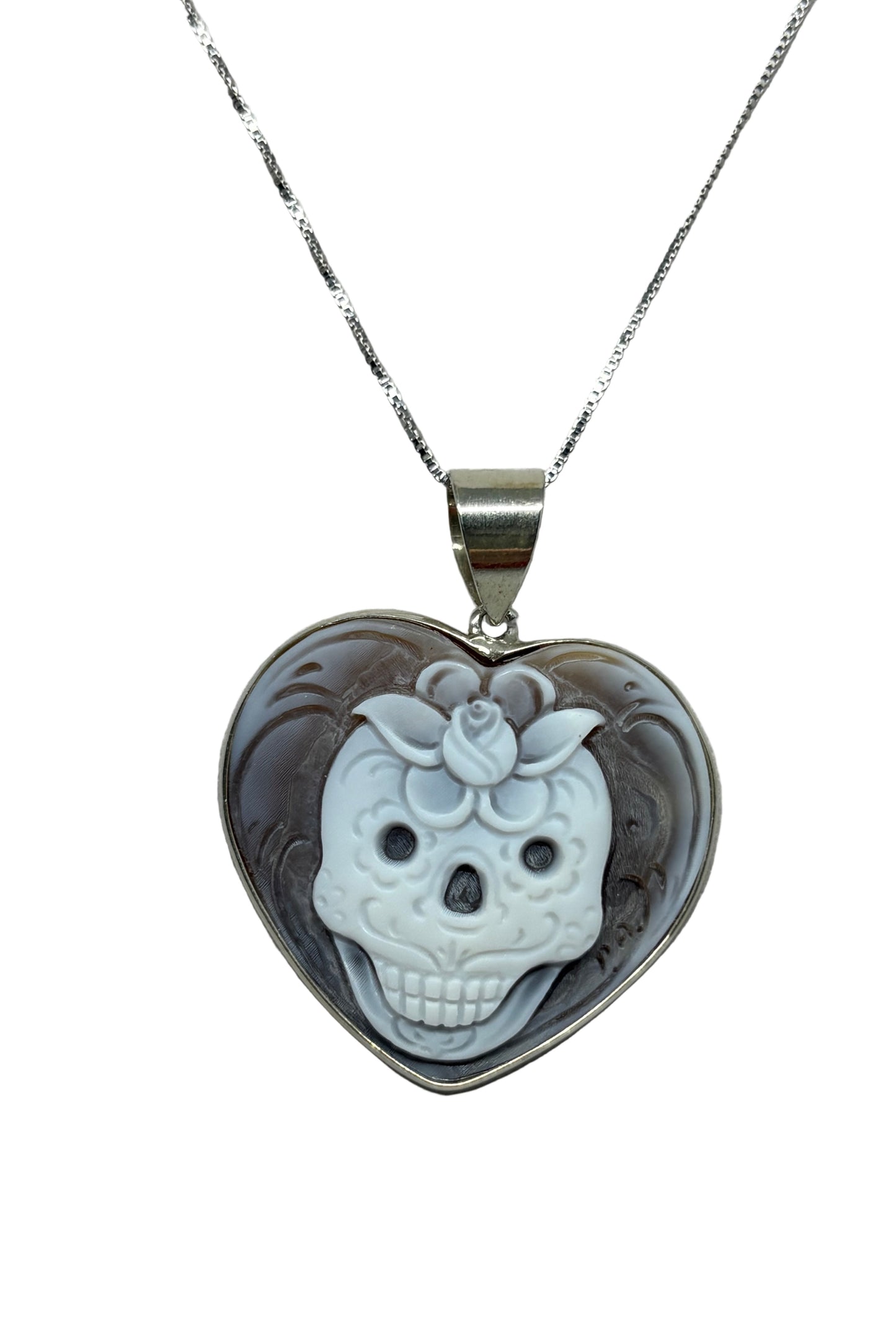 Pendente in Cammeo  "Teschio con Fiore" a forma di Cuore