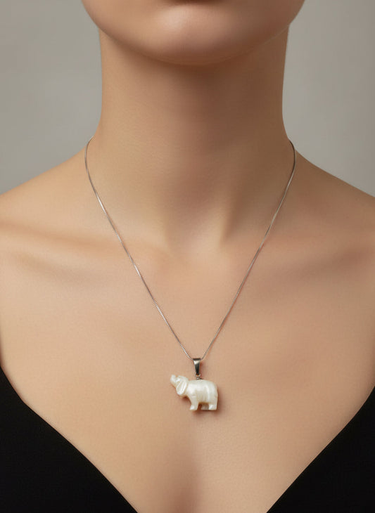 Pendente in Corallo Bianco "Cane"