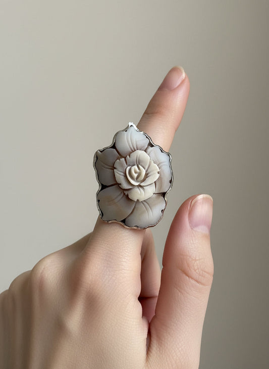 Anello in Cammeo "Fiore in Rilievo"