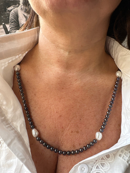 Collana di Perle Bianche e Nere