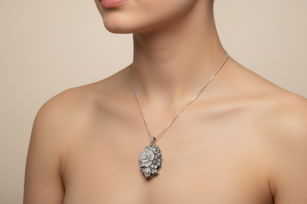 Pendente in Cammeo incisione "Fiore"