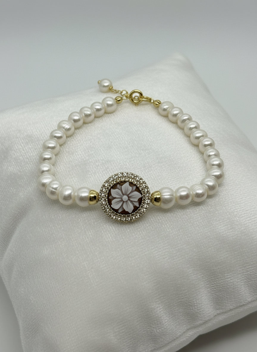 Bracciale in Perle e Cammeo incisione "Fiori"