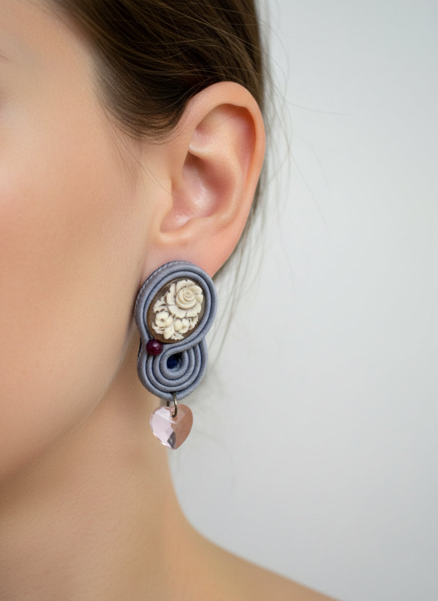 Orecchini in Cammeo Soutache incisione "Fiore"